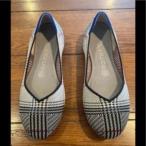 Very good used condition gray glen plaid Rothy’s size 7.5. Smoke & pet free home